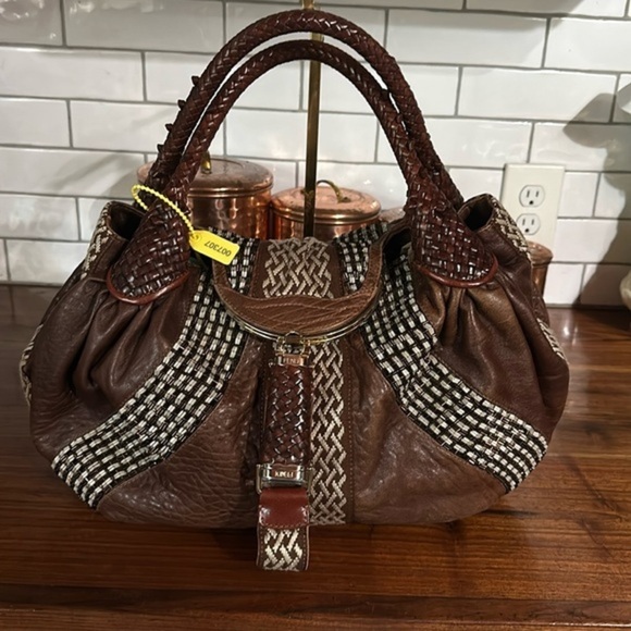 Large beaded fendi spy bag. Euc. Coa included - Picture 1 of 16